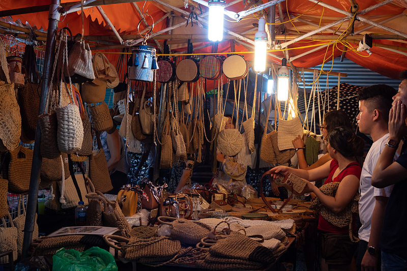 週末に開かれるナイトマーケット