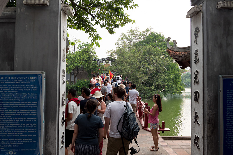 玉山祠は橋までは無料で立ち入れる。橋の手前にある券売所で、祠への入場券を購入できる