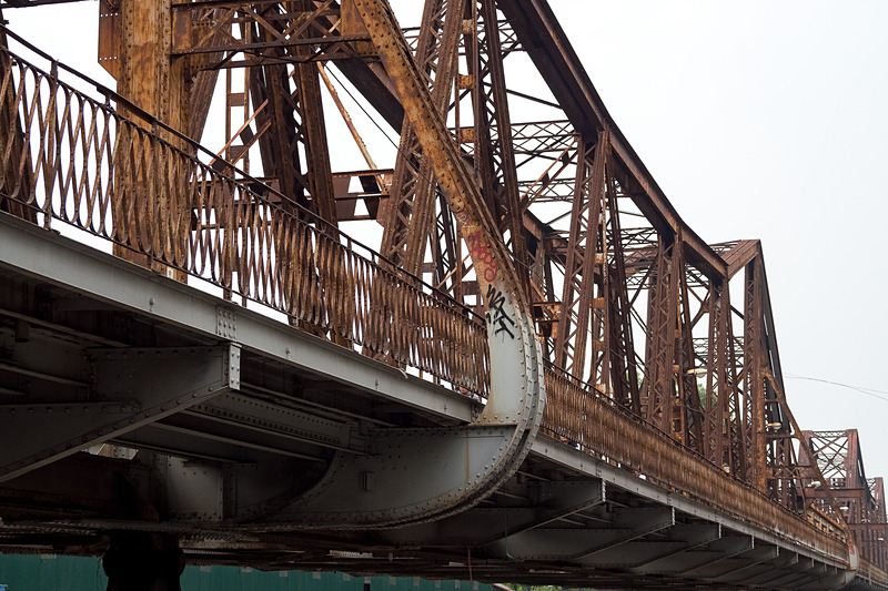 ロンビエン橋。錆の色も味があり芸術品のような美しいたたずまい
