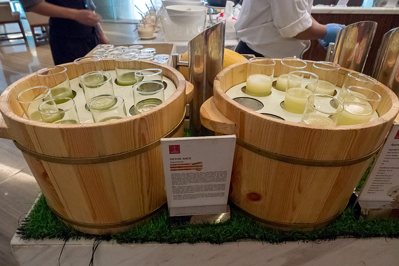 朝食のビュッフェはメニューが非常に多彩