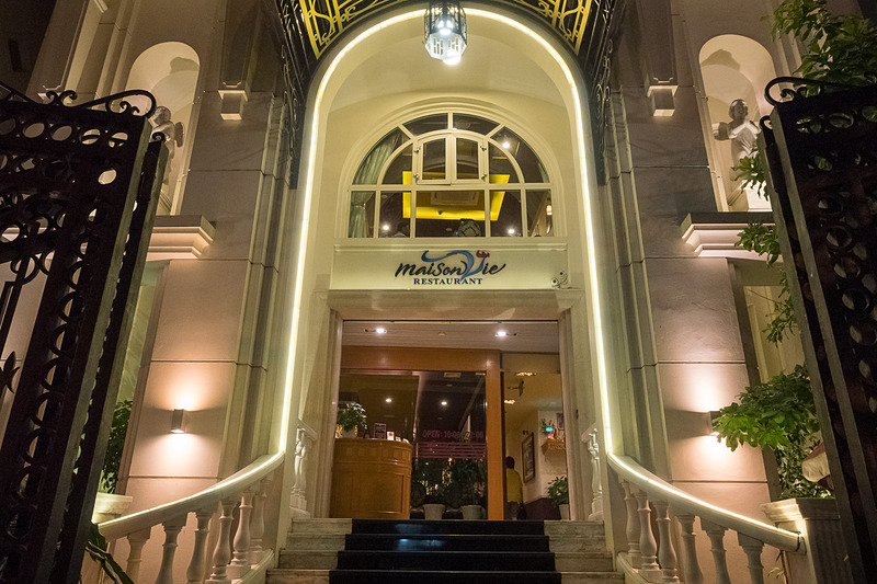 フレンチレストランの「MaisonVie」。本格的なフランス料理を楽しめる。ワインとともにゆっくりとディナーをいただくとよいだろう