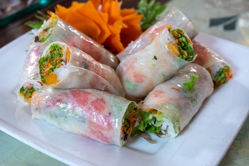 「Wildlotus Restaurant」は西洋風の店内だが、多国籍料理のお店。「スパイス・ルート・ジャーニー」というランチのコースをいただいたところ、東南アジアから中華まで、いろいろな風を感じる料理が登場した