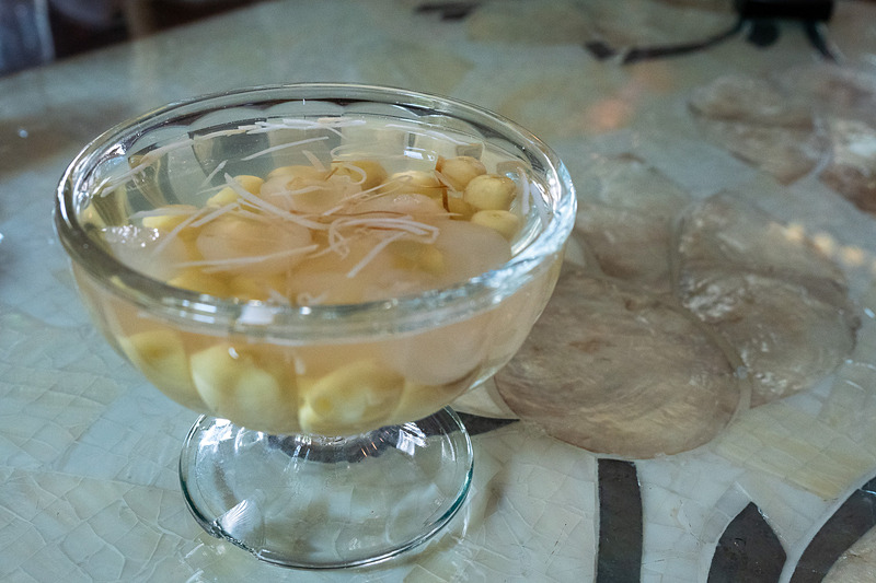 「Wildlotus Restaurant」は西洋風の店内だが、多国籍料理のお店。「スパイス・ルート・ジャーニー」というランチのコースをいただいたところ、東南アジアから中華まで、いろいろな風を感じる料理が登場した