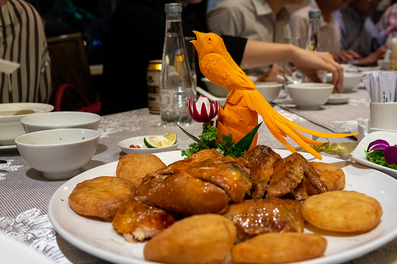 オリエンタル料理の「Luc Thuy」の料理は見た目も味付けも中華風。旧市街地の近くにあり、人気のお店だという