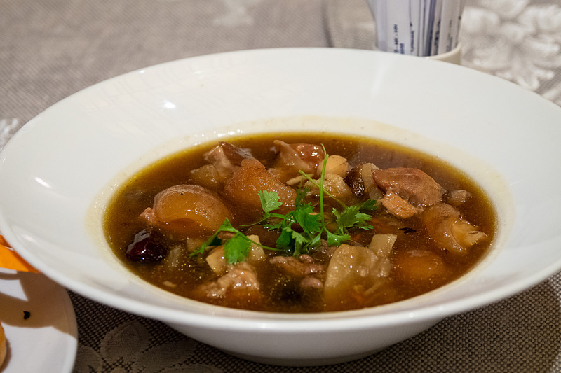 オリエンタル料理の「Luc Thuy」の料理は見た目も味付けも中華風。旧市街地の近くにあり、人気のお店だという