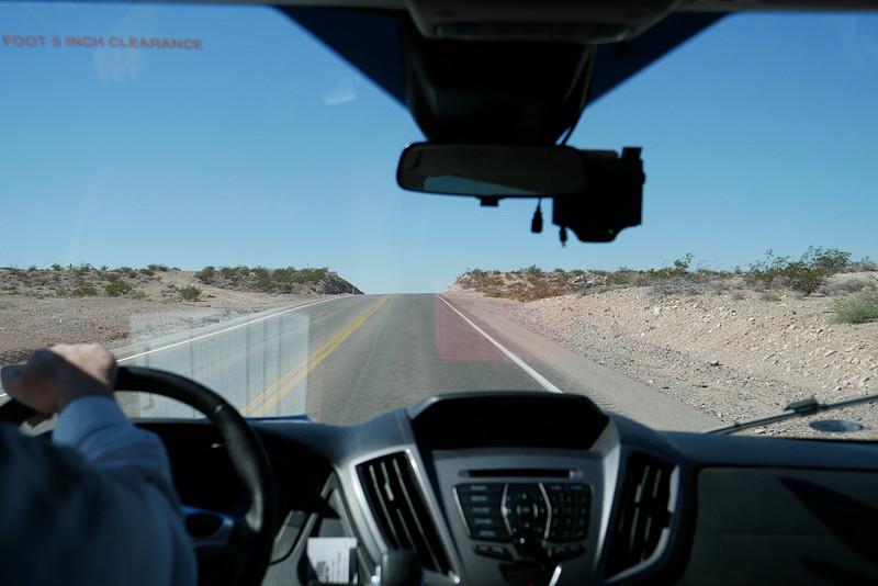 ラスベガス中心街からクルマで30分ほど、砂漠の真ん中にそのアート作品があります