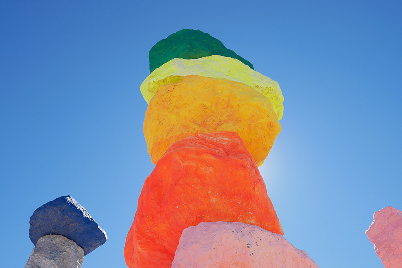 岩の塔の高さは10mほど。近付くととても雄大です