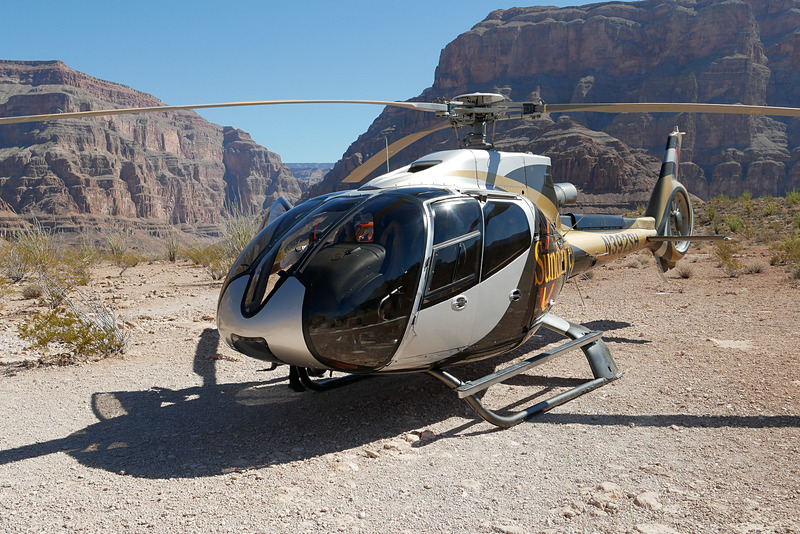 こちらが、グランドキャニオンツアーで使われているヘリコプターです。ヘリコプターへの搭乗は今回が初めてでしたので、飛び立つ前からワクワクでした