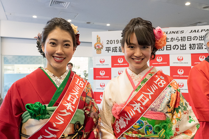 搭乗したミス日本のお2人もこの笑顔。お疲れさまでした