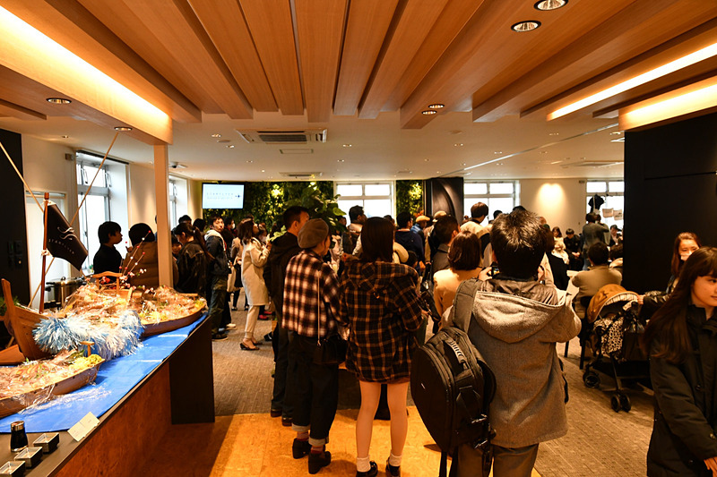 2階のリラクゼーションスペースがメイン会場となり、おせち料理が振る舞われた