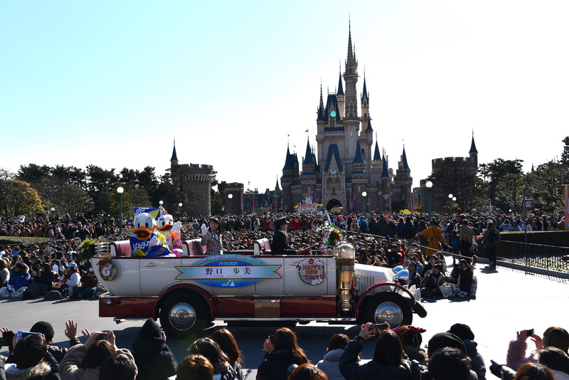 2019年-2020年東京ディズニーリゾート・アンバサダー 野口歩美さんも同乗しあいさつ