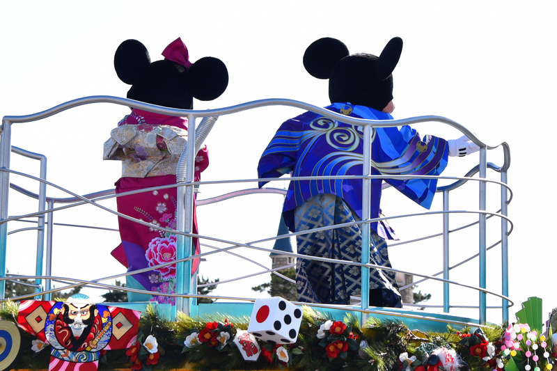 後ろ姿もチェック！