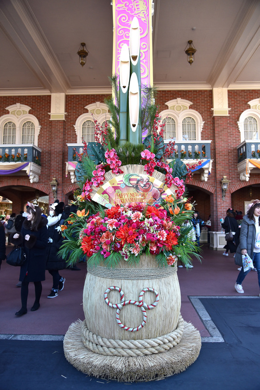 ジャングルを彷彿させつつお正月感あふれる門松