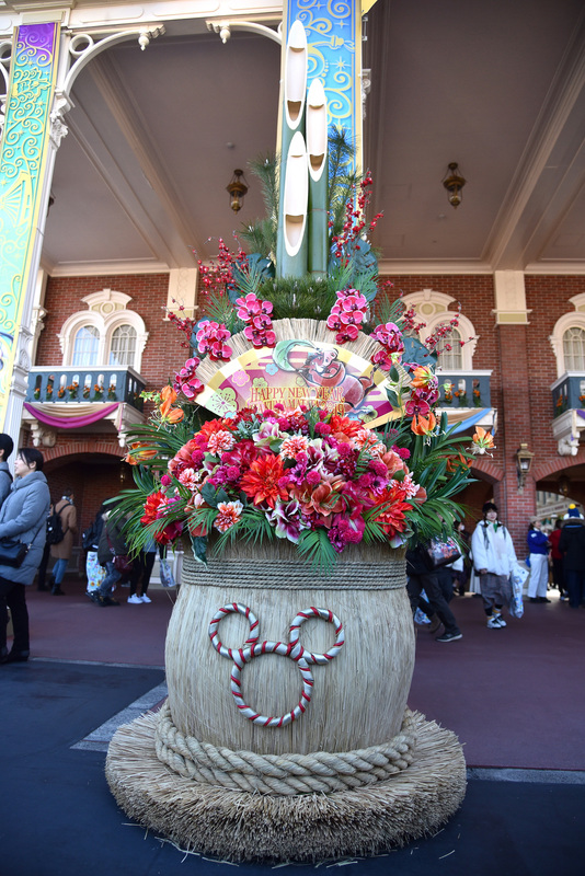 左右ともに同じデザインとなっている