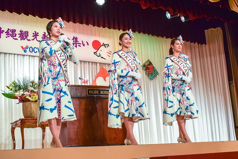 ミス沖縄2019の3名。左から、スカイブルーの玉城真由佳さん、コバルトブルーのスピーナ瑛利香さん、クリーングリーングレイシャスの譜久里美樹さん