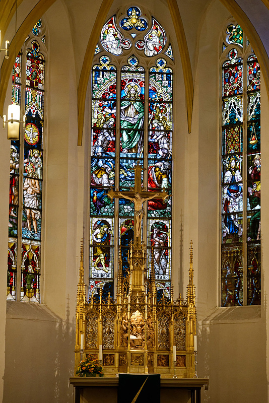 キリストの十字架も