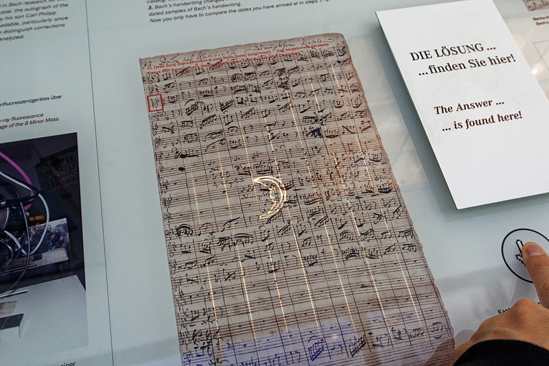 楽譜に使われた紙には特殊な製法で透かしが加えられているという