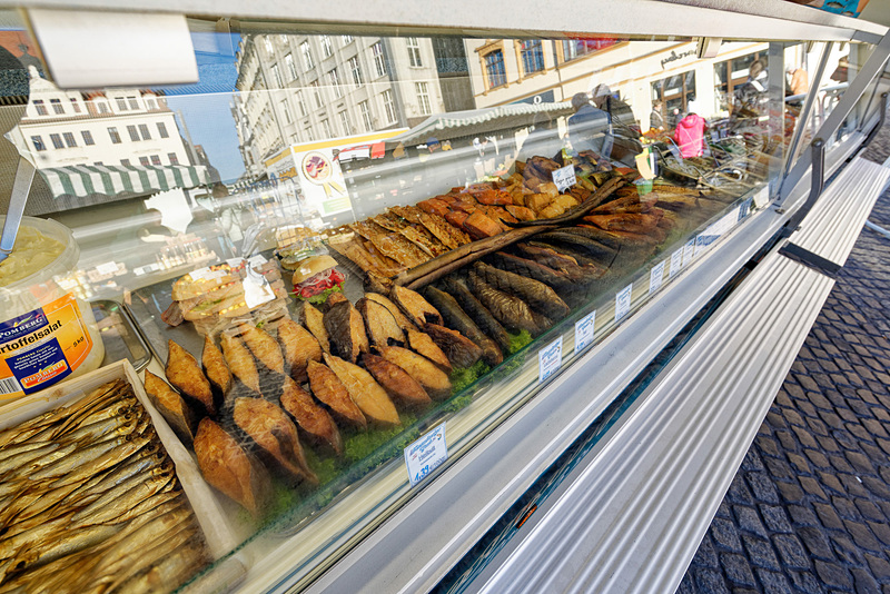 魚介や菓子類も