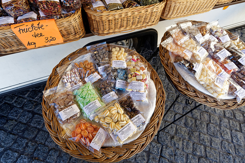 魚介や菓子類も