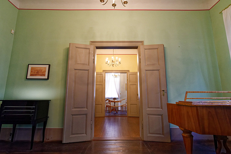 明るいパステルカラーの子供部屋