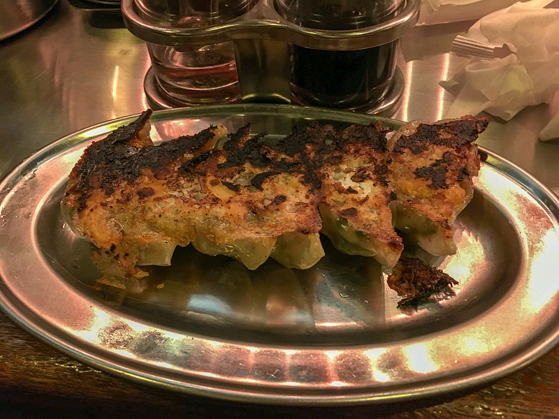 「竹炭ホルモン餃子」