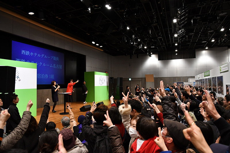 ステージではさまざまな催し物が行なわれていたが、豪華景品が当たる大抽選会の時間帯になるとさらに多くの来場者が集まった