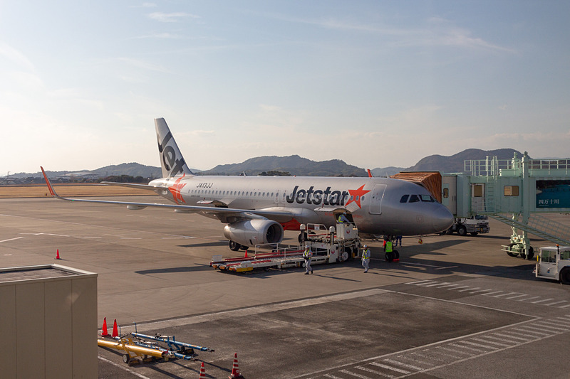 高知空港に到着したGK423便