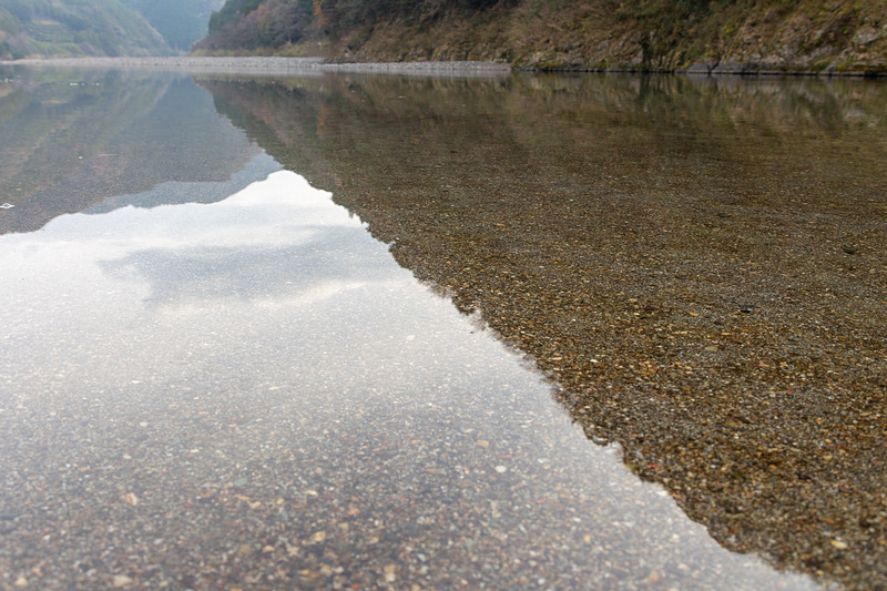 この辺りはそれほど急流でもないのに水が澄んでいる仁淀川。もちろん、ゴミなども浮いておりません