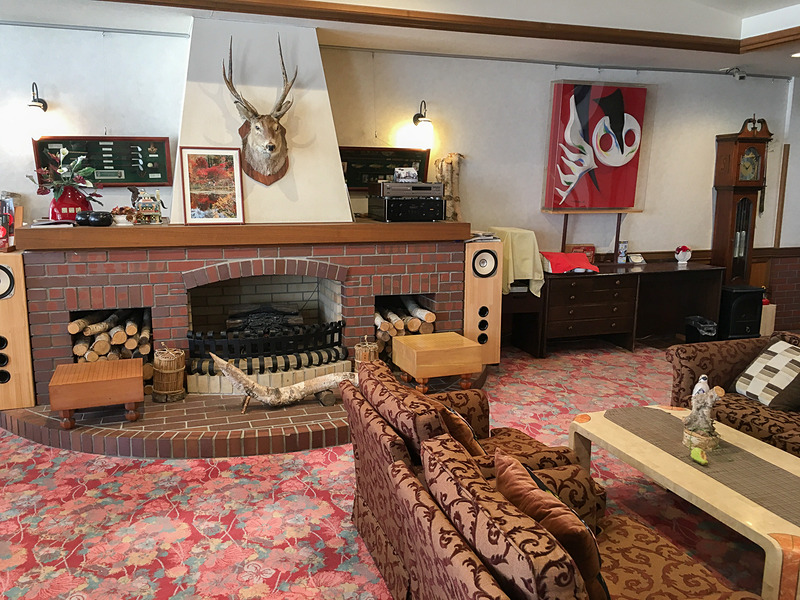 レトロな雰囲気の寛ぎのロビー