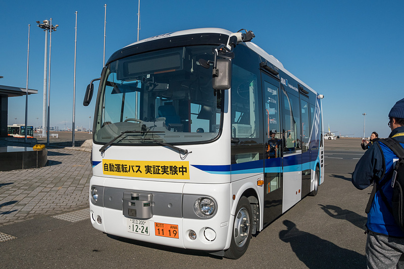 自動運転技術を盛り込んだ日野ポンチョベースの小型バス