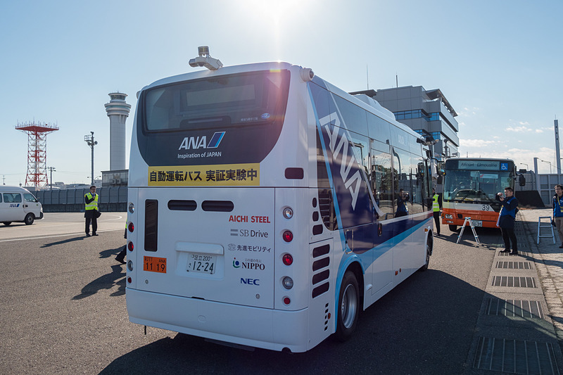 自動運転技術を盛り込んだ日野ポンチョベースの小型バス