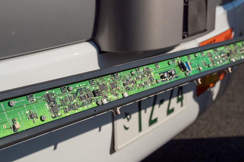 愛知製鋼が開発したMIセンサーを利用した磁気センサー。車体底部に2個取り付けられている