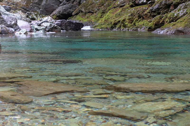 なぜここまで青いのか。不思議な魅力を持つ仁淀川水系