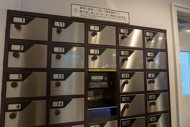 エントランスロビーにある貴重品用のロッカー