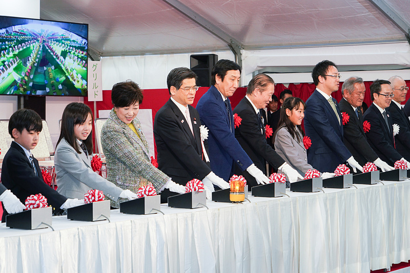 石井大臣や小池都知事、シールドマシン命名者の小学生も参加