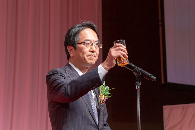 日本政府観光局 総括理事 志村務氏が乾杯の音頭。乾杯に使われたのはもちろん、オリオンビールだ