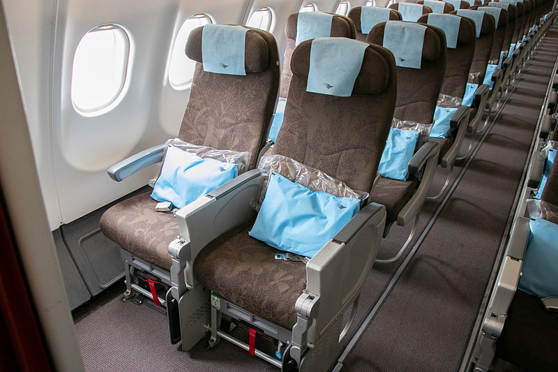 記者が搭乗したエアバス A330-300型機は全287席。エコノミークラスのシートは2-4-2配置の263席