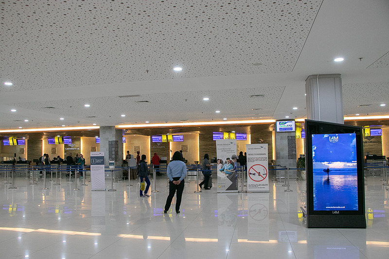 朝のデンパサール・ングラライ国際空港 国内線ターミナル