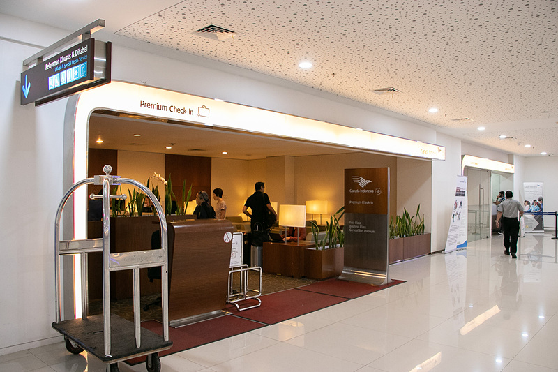 ガルーダ・インドネシア航空の上級会員とビジネスクラス向けのプレミアムチェックインカウンター