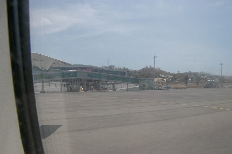 ラブハン・バジョー空港（フローレス島）へ着陸