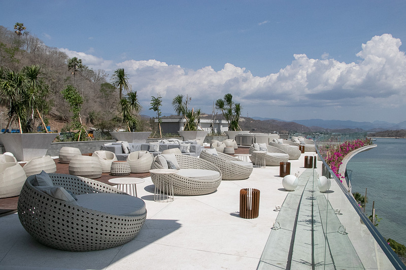 11階からの眺め。10階から下が客室になっており、205室のすべてがオーシャンビュー