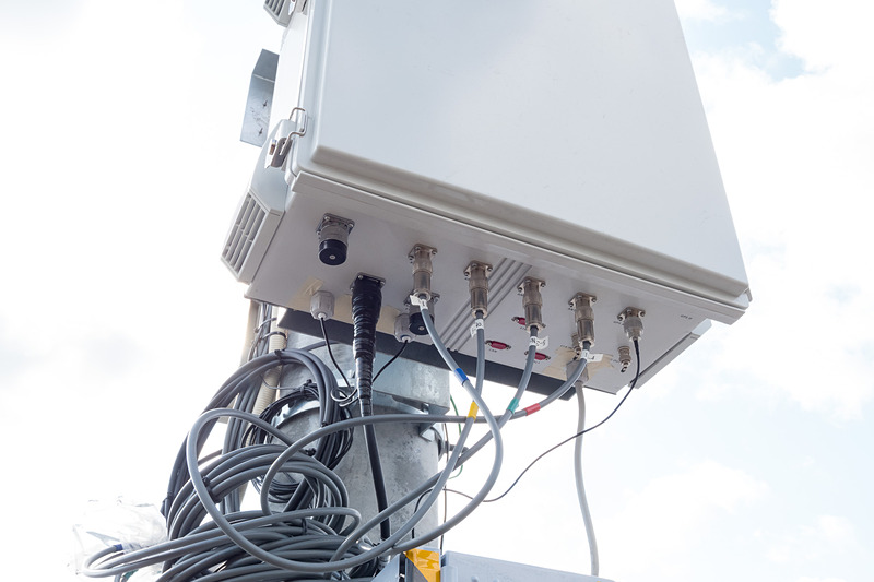 700MHz帯ITS無線の路側機（送受信機）