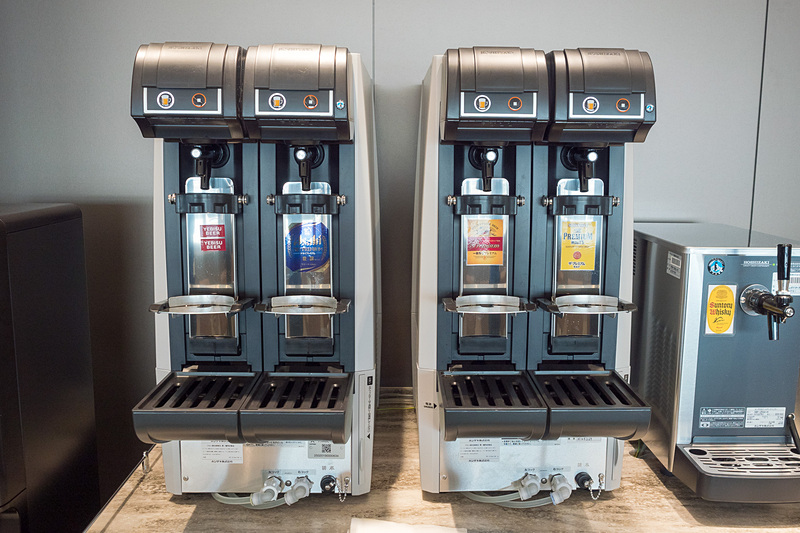 4種類のプレミアムビールに対応するビールサーバー