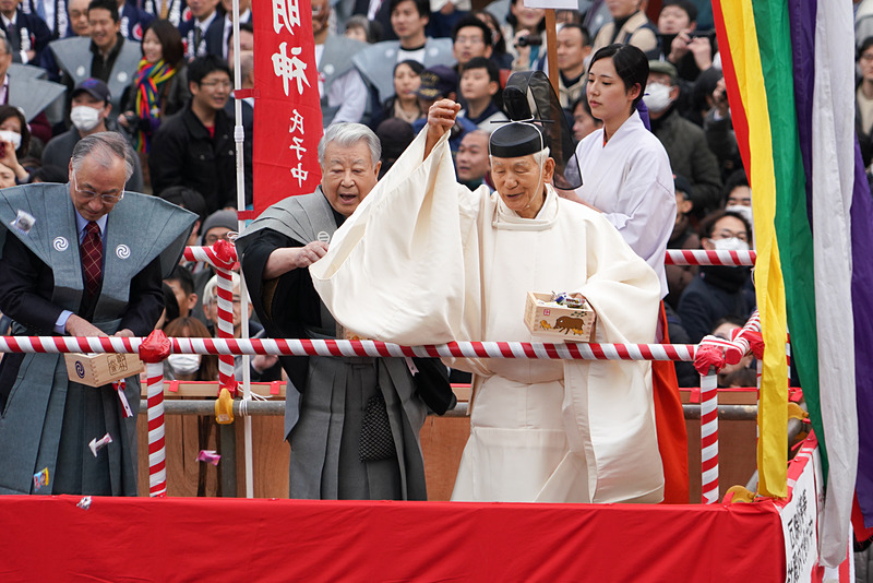 神田明神 宮司 大鳥居信史氏が先頭で豆まき