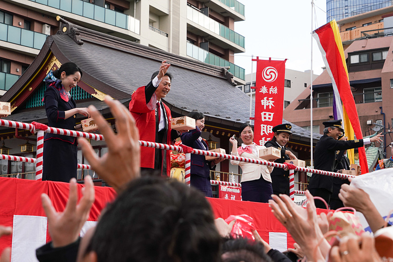 JALスタッフによる豆まき