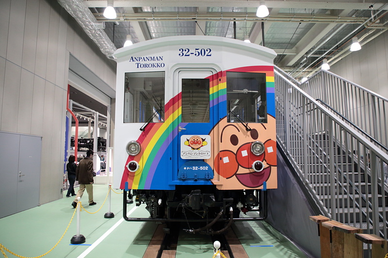 キクハ32-502の先頭部。この車両は全長16mと短く、運転台はあるが動力はない
