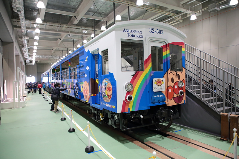 キクハ32-502の先頭部。この車両は全長16mと短く、運転台はあるが動力はない