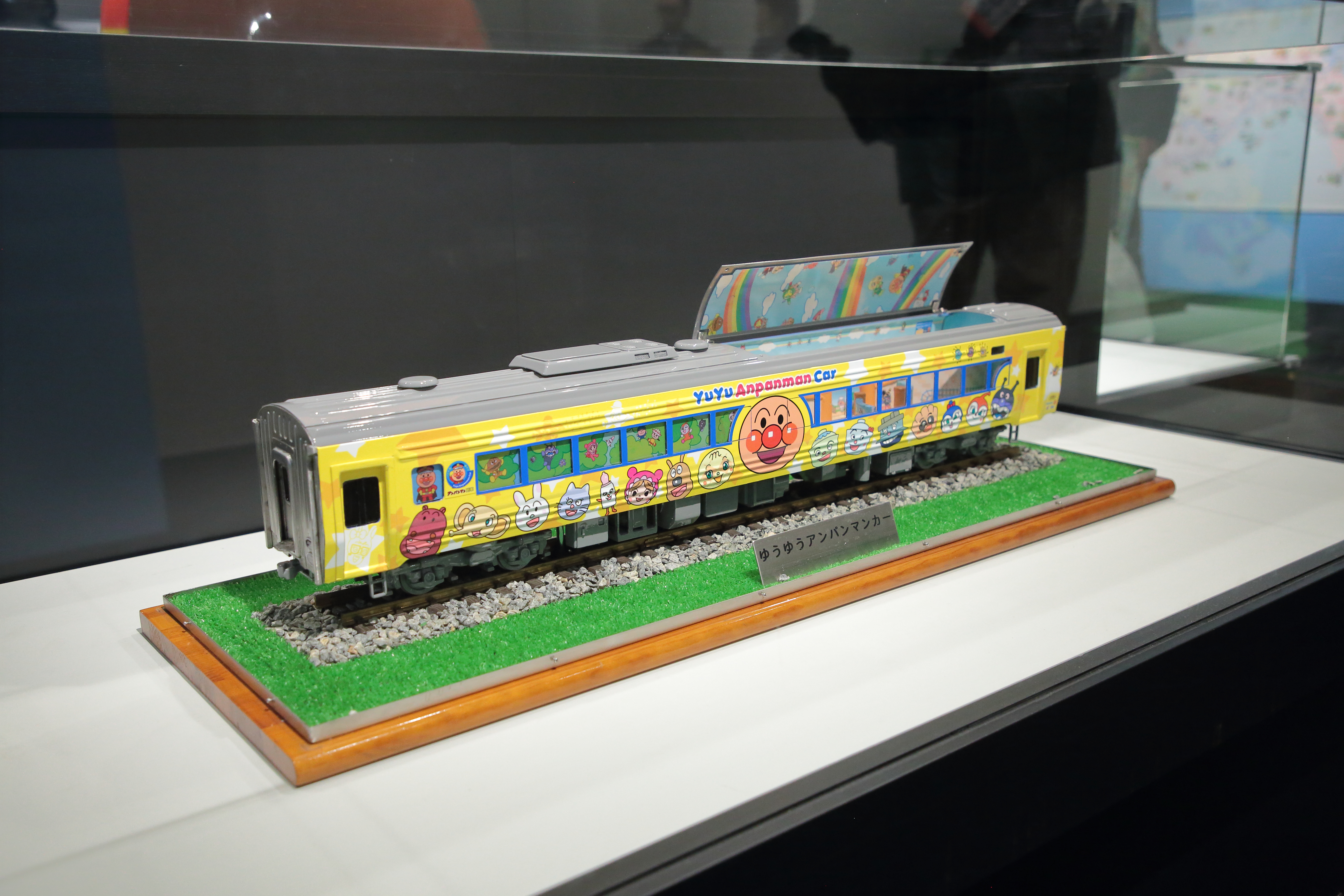 JR四国を走るアンパンマン列車を模型で展示