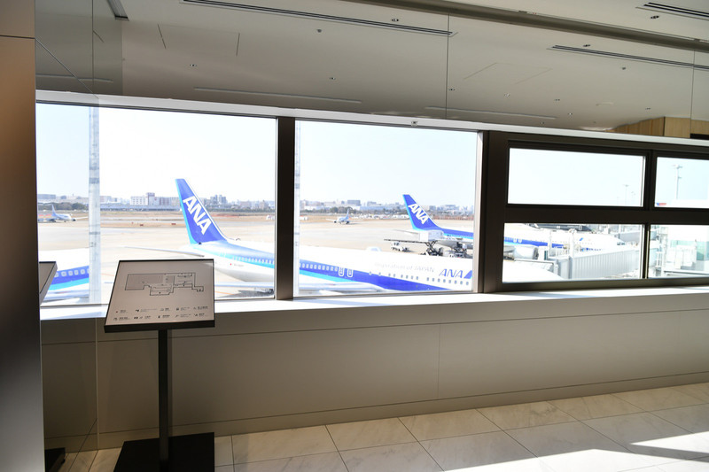 入口付近は滑走路や誘導路が間近