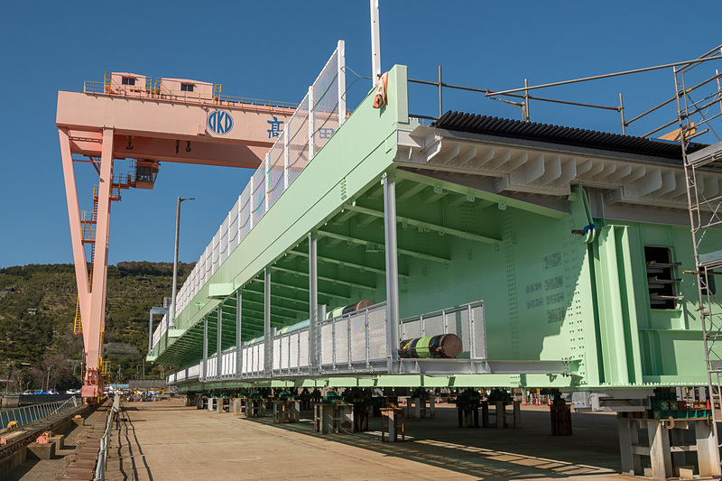 鉄道桁寄りの側面